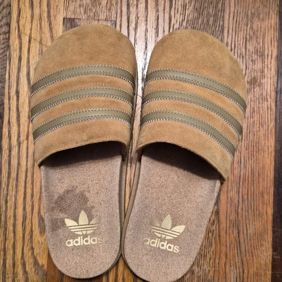 Adidas Tan Slides with Gold Logo - Picture 8 of 8